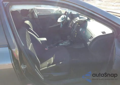 2013 Toyota Corolla S z USA, uszkodzony, nr VIN 2T1BU4EE3DC112716